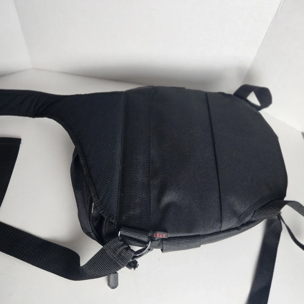 Tamrac 5767 Velocity 7x Sling Pack Camera Bag Black Gray DSLR Messenger